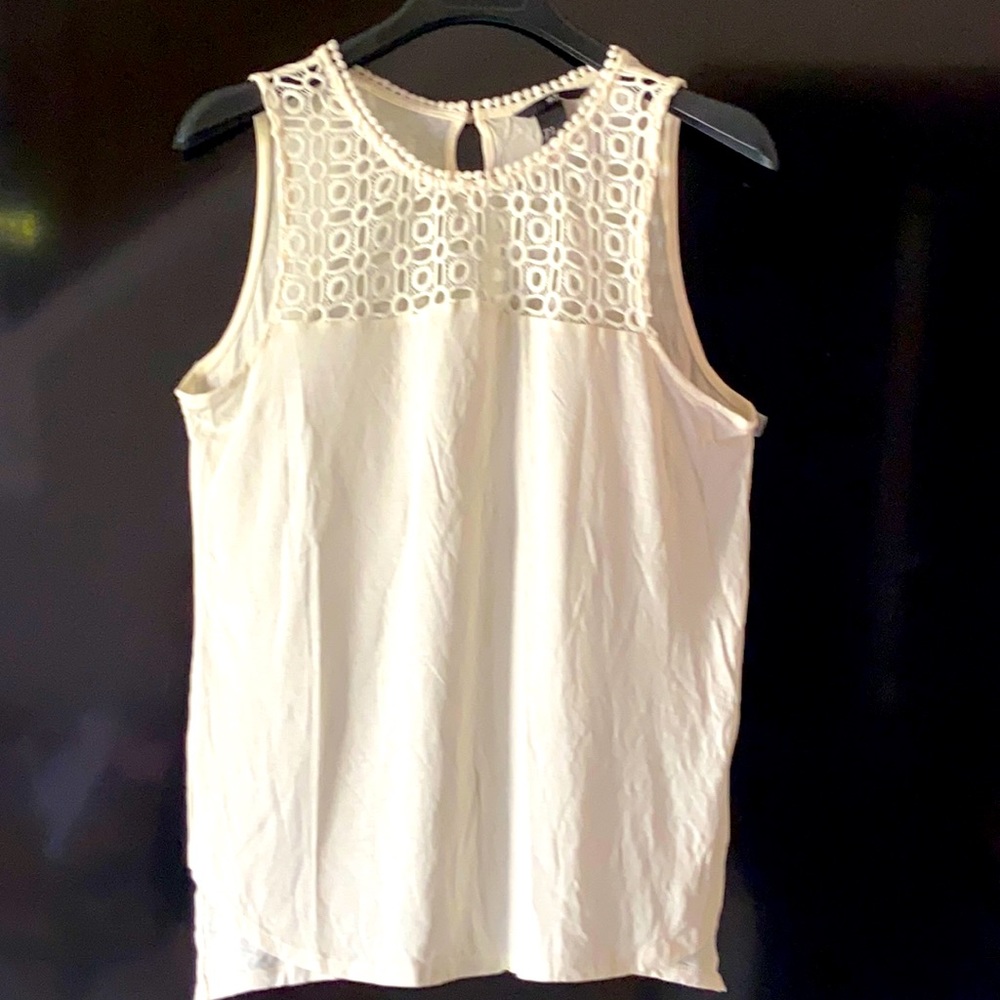 IVORY SLEEVELESS TOP LACE NECKLINE DETAIL NWOT